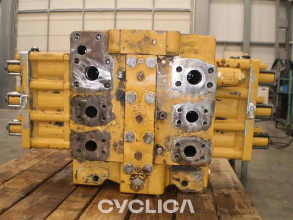 Hidráulico 385C 2412779U