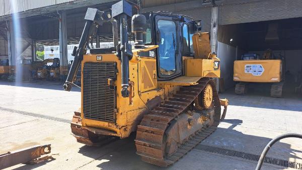 Buldozere dhe Traktorë me zinxhirë  D6R SSS01300