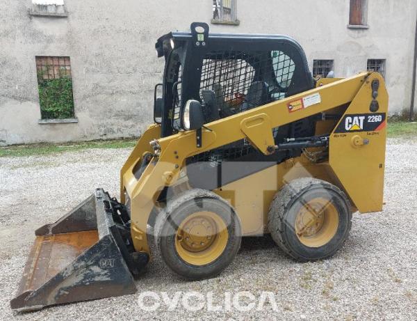 Повеќетеренски мини натоварувачи 226D HRD03488