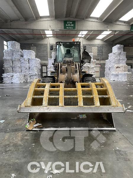 Натоварувачи на тркала  914 JC300###