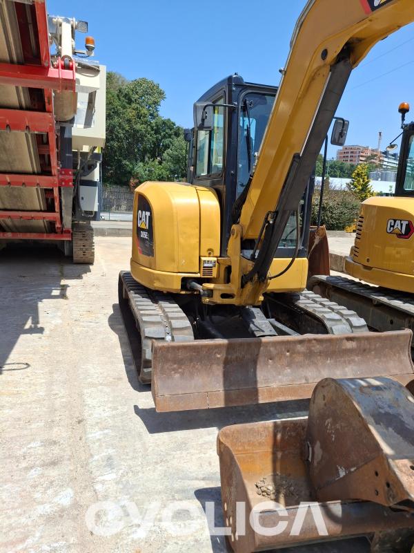 Ровокопачи-гасеничари 305E H5M08960