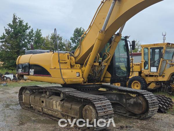 Pelles sur chenilles  330C CGZ00929