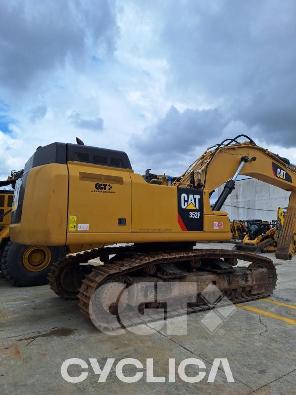 Bageri guseničari  352F NDC80252