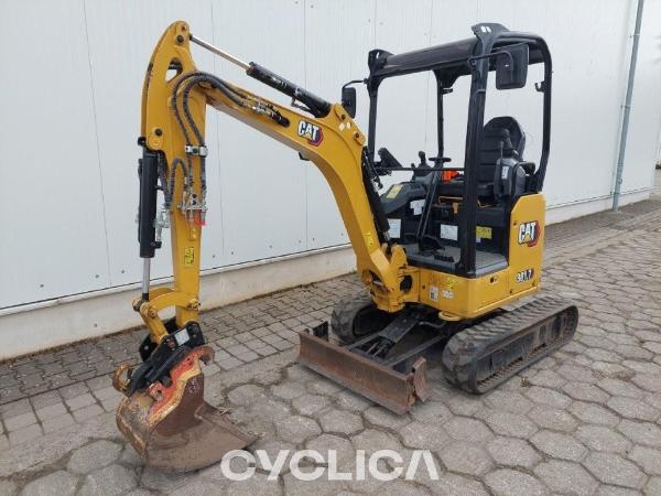 Bageri guseničari  301.7D JH704660