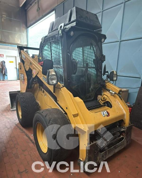 Повеќетеренски мини натоварувачи 272D3 L3201010