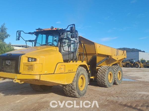 Dumpers e caminhões articulados  730 3T301835
