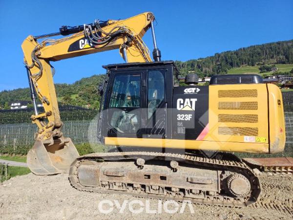 Bageri guseničari  323F SA FA210###