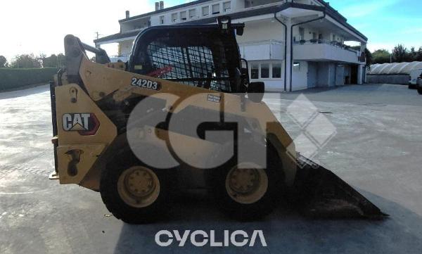 Mini utovarivači  242D3 ME600592