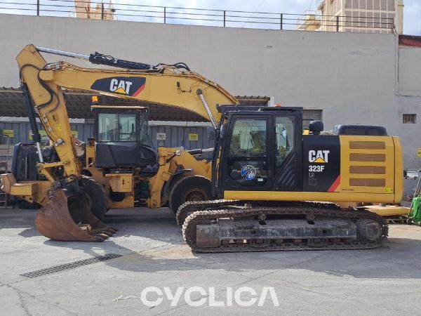 Bageri guseničari  323F MFY20245