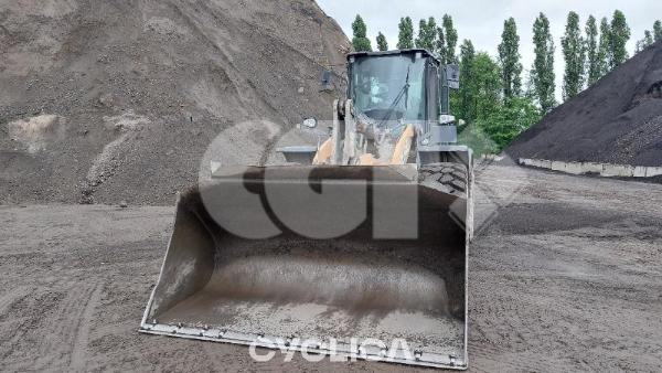 Utovarivači na točkovima  821 ZHE12###