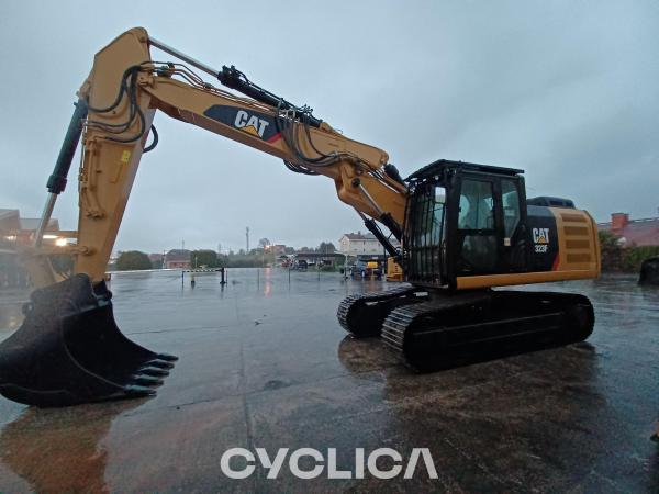 Escavadora de rastos  323F SA FA210187