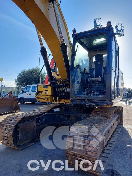 Bageri gusjeničari  323F SA FA210149