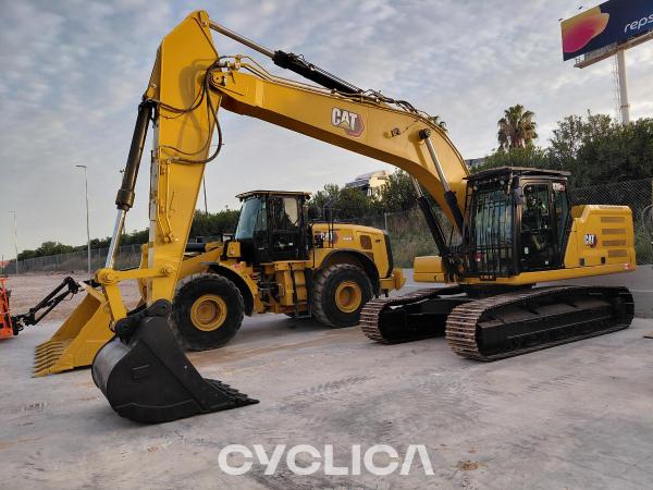 Bagri goseničarji  330 GC SCZ20120