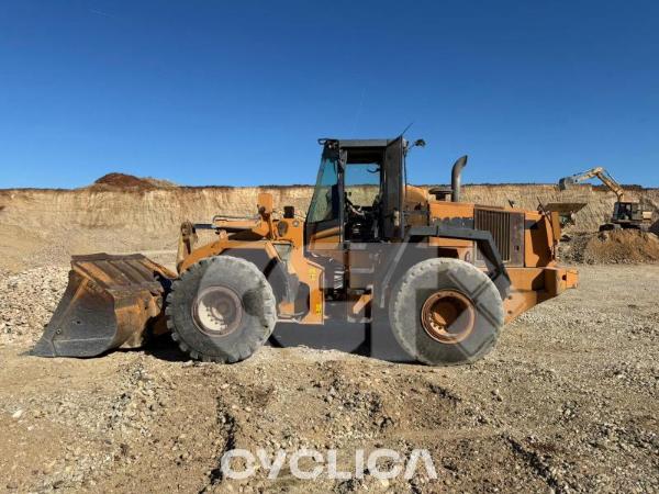 Натоварувачи на тркала  821 JEE0157###