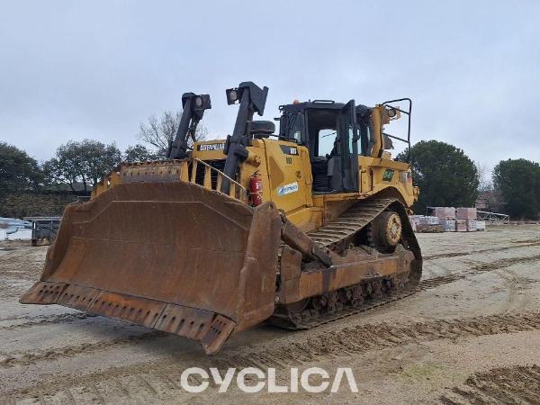 Bulldozers and crawler tractors  D8T FCT01014