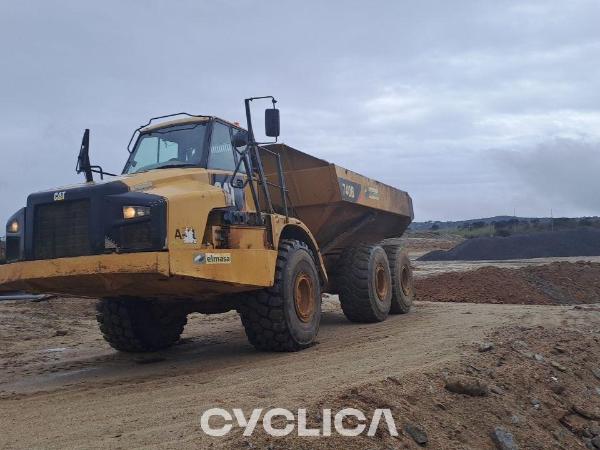 Dumpera dhe kamionë të artikuluar  740B T4R00594