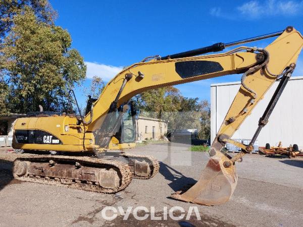 Ровокопачи-гасеничари  323D RAC00577