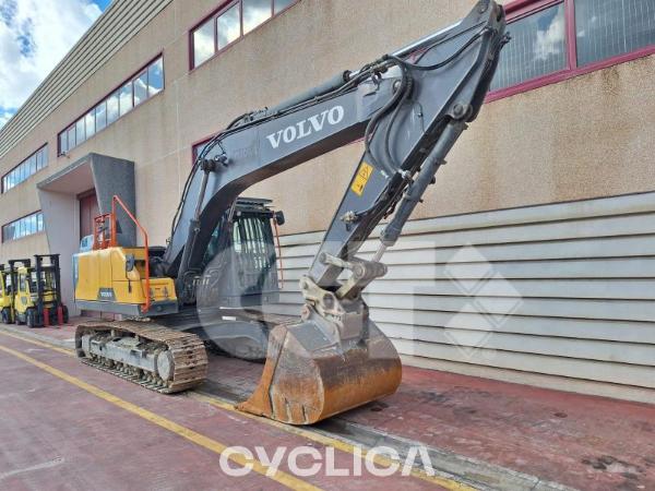 Ровокопачи-гасеничари  EC220E 320981