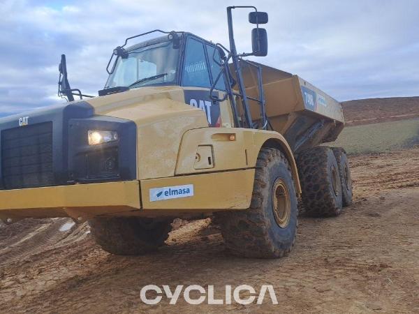 Dumpera dhe kamionë të artikuluar  740B T4R02263