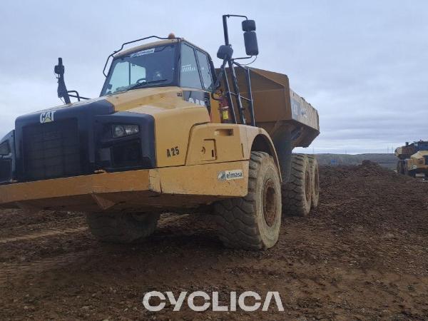 Dumpera dhe kamionë të artikuluar  740B T4R00991