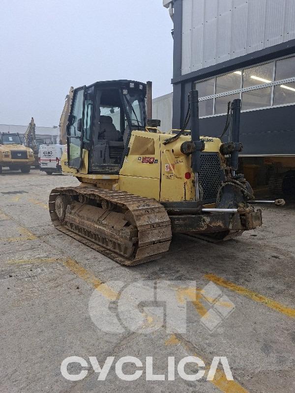 Bulldozers e tratores de rastos  D150 C012DZ013