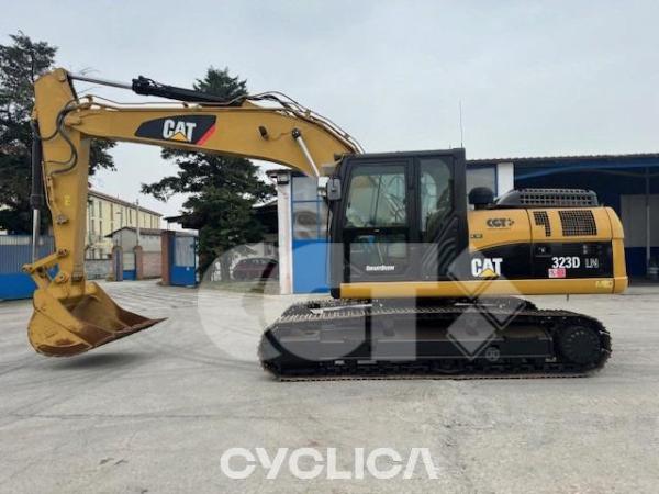 Bageri gusjeničari  323D CWG00184