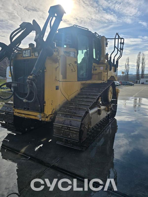 Bulldozers and crawler tractors  D6T XL 2B300179