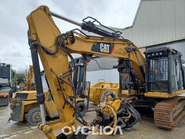 Bagri goseničarji  323E YRP00211