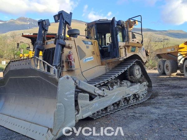 Bulldozers e tratores de rastos  D8T FCT01014
