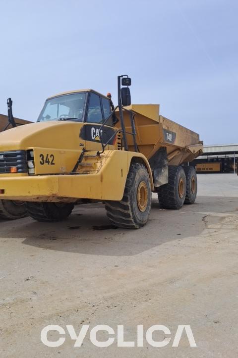 Dumpers and articulated trucks  740 B1P02236